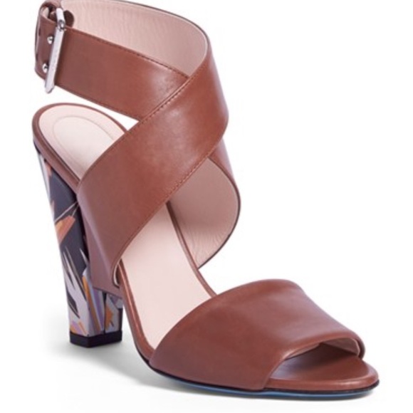 Fendi sandals size 37.5 - Picture 2 of 7